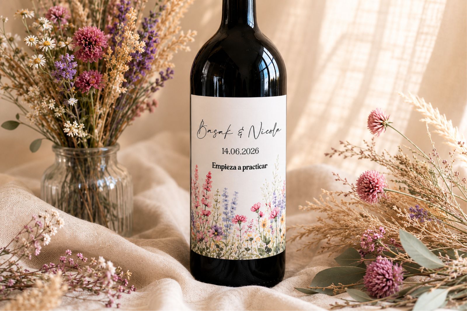 Juego de estuche y etiqueta de vino para los futuros novios