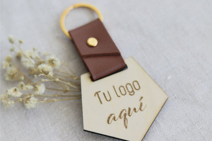 Llavero con el logo de la empresa