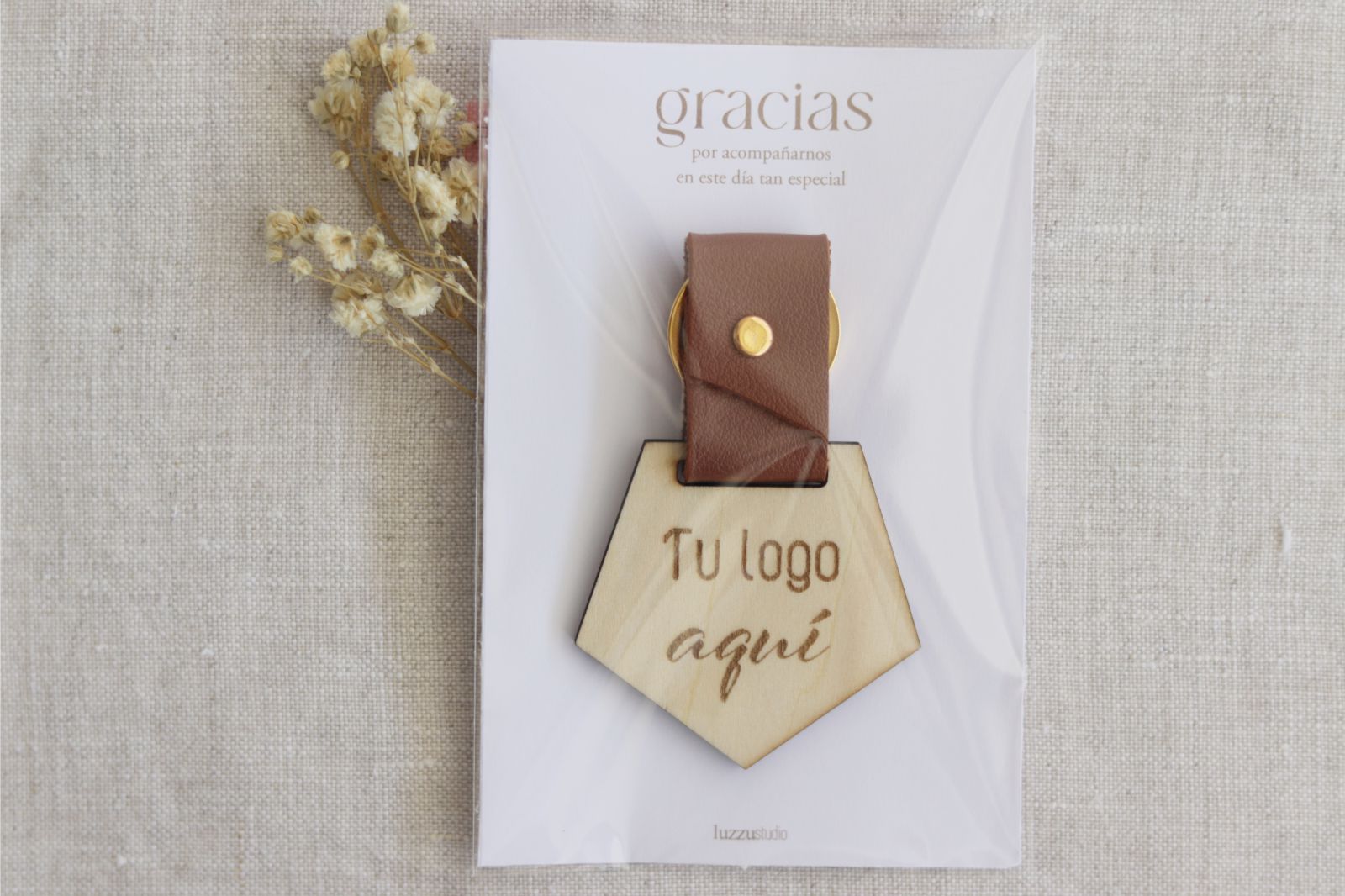 Llavero con el logo de la empresa