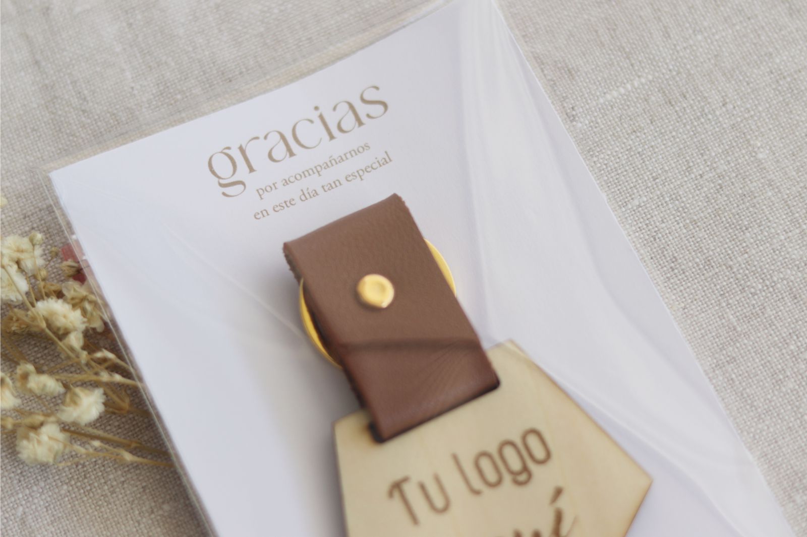 Llavero con el logo de la empresa