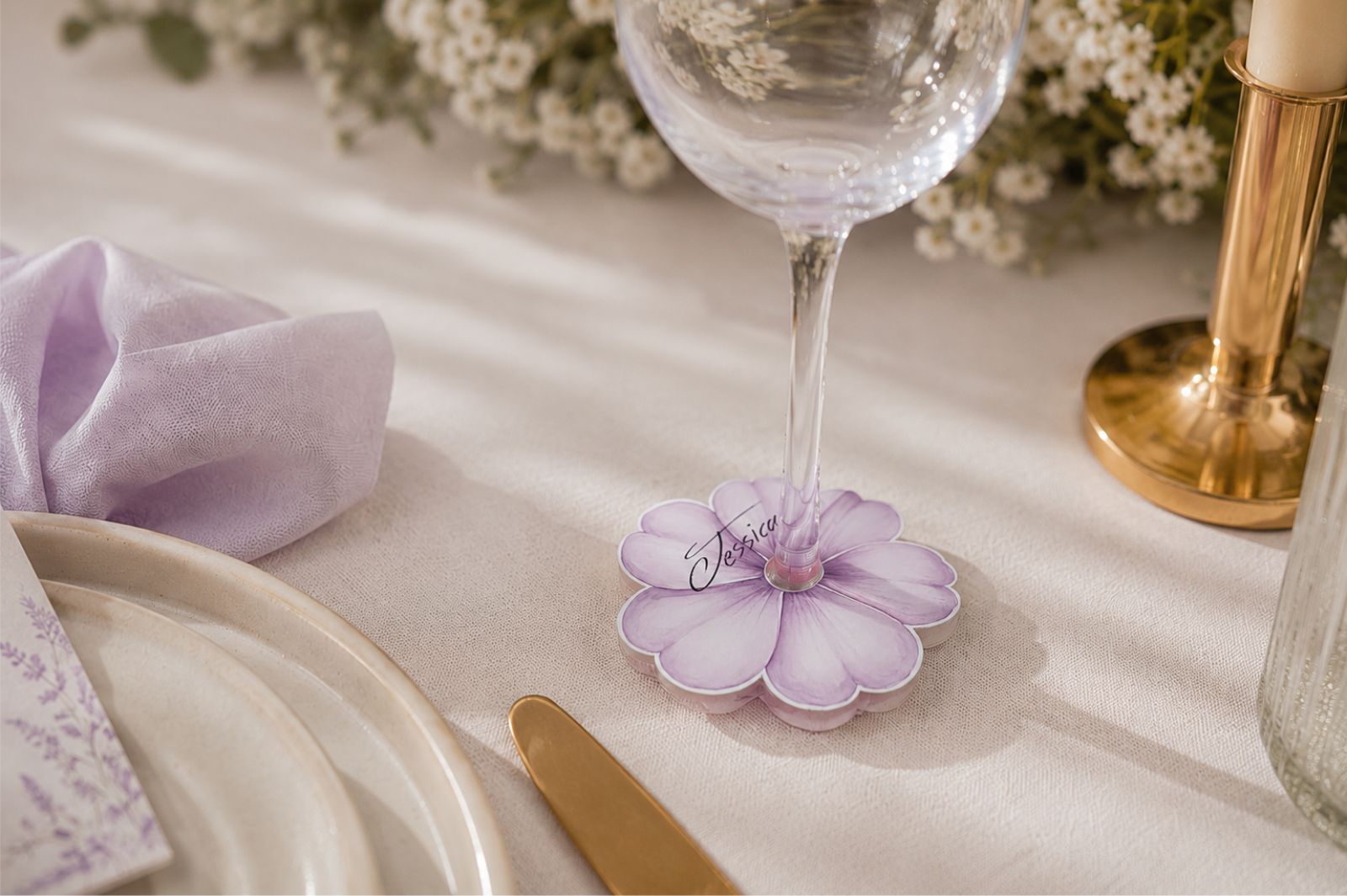 Marcacopas personalizados de flores para bodas