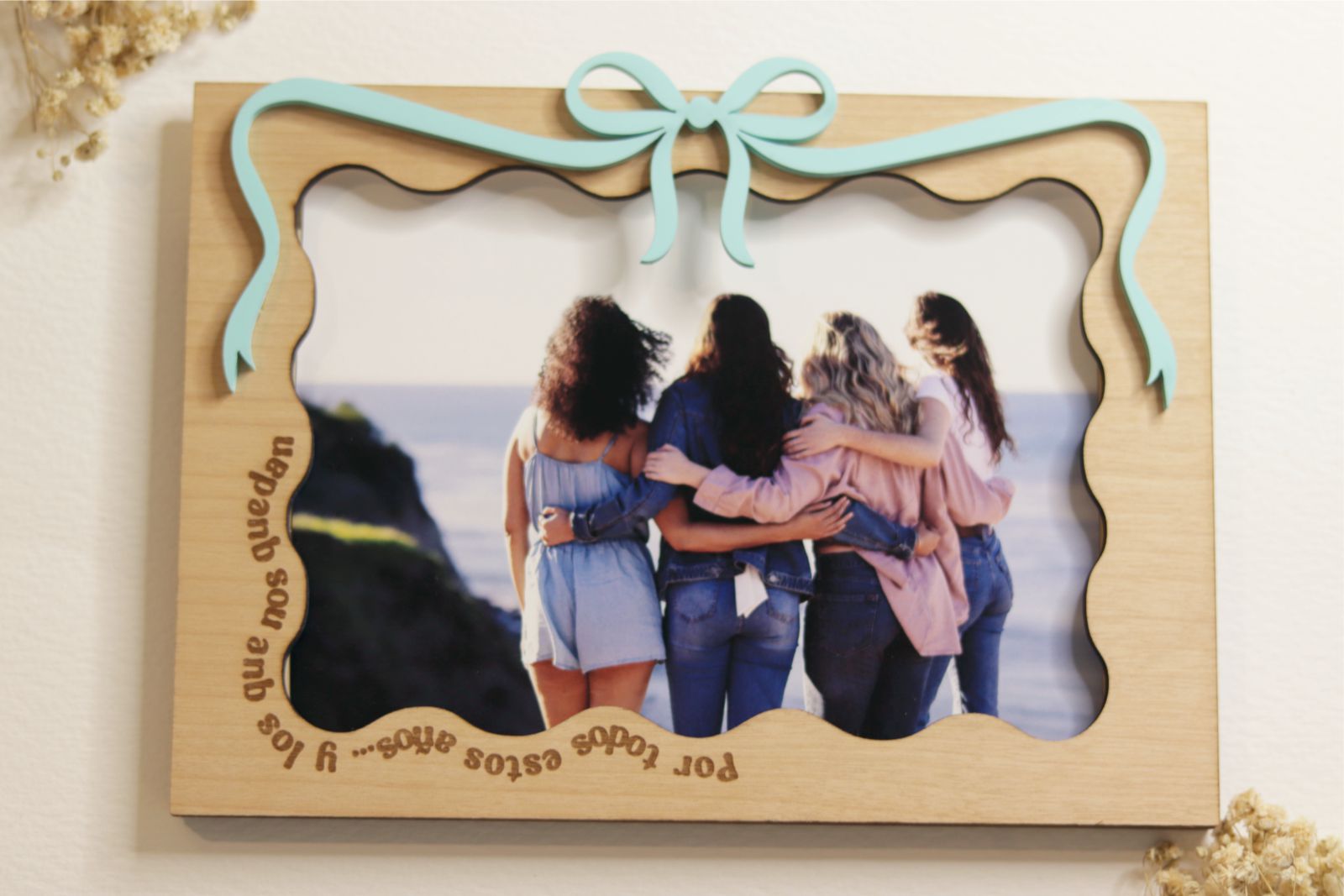 Marco personalizado con lazo de acrílico